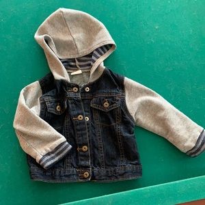 2t toddler Wrangler hooded Jean jacket.